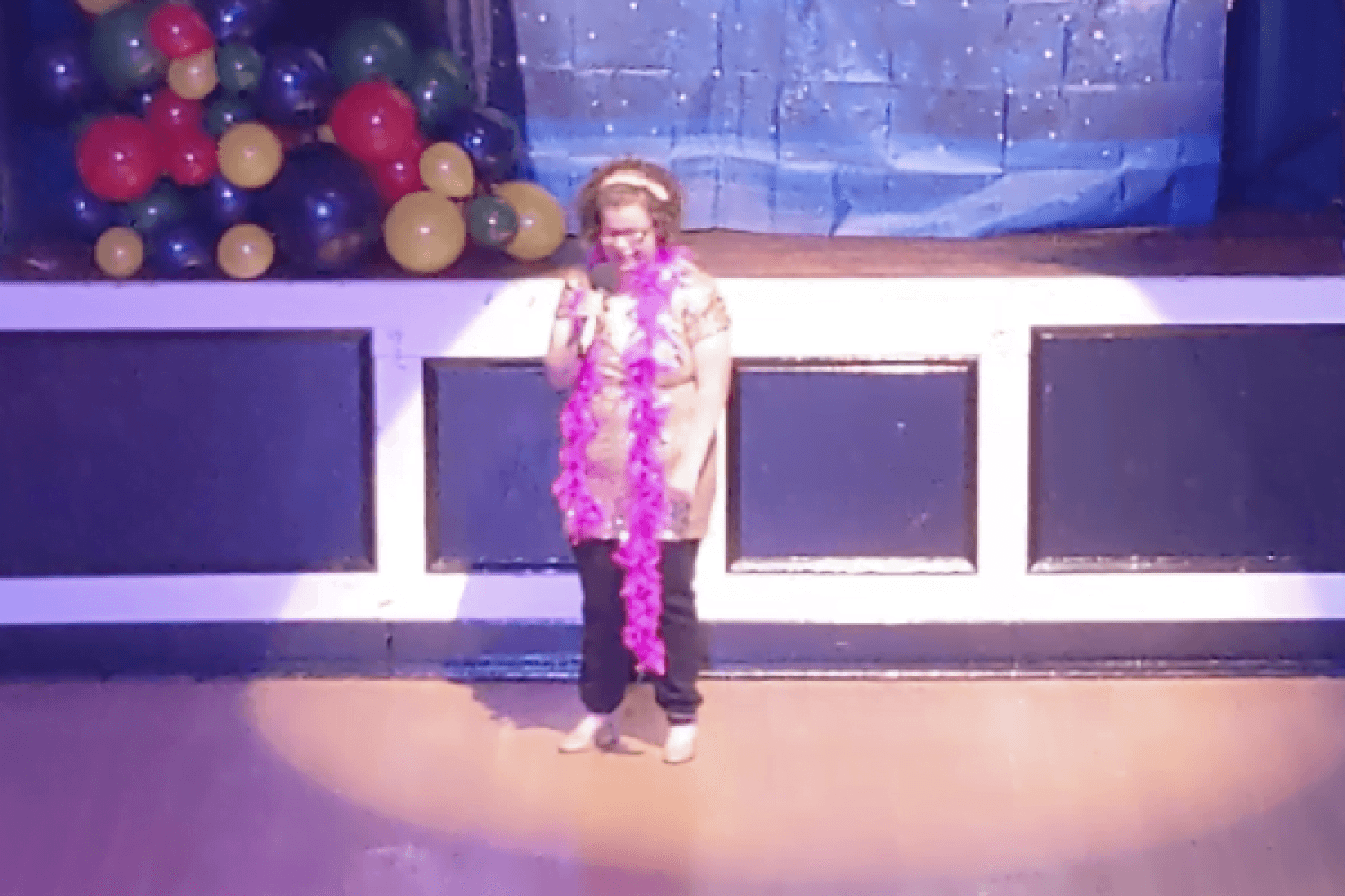 performing arts group concert solo image